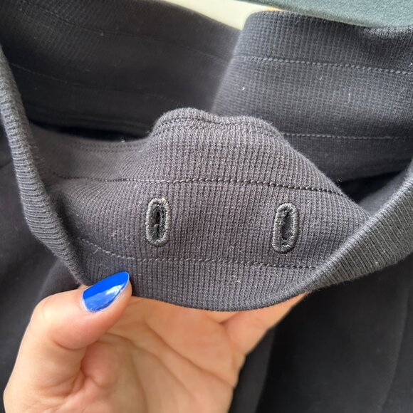 Lululemon Scuba High-Rise Shorts 5" – Black, Size 6 - Picture 5 of 7